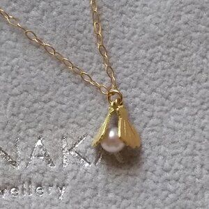 Monaka 18k gold Dainty Scallop Seashell Akoya Pearl Necklace